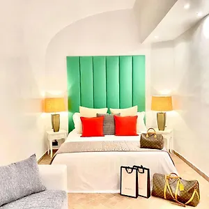 sabrina-apartament-fontana-di-trevi.it-romehotels.com/